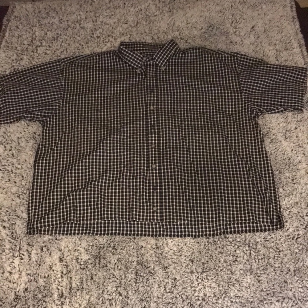 Short sleeve button up
